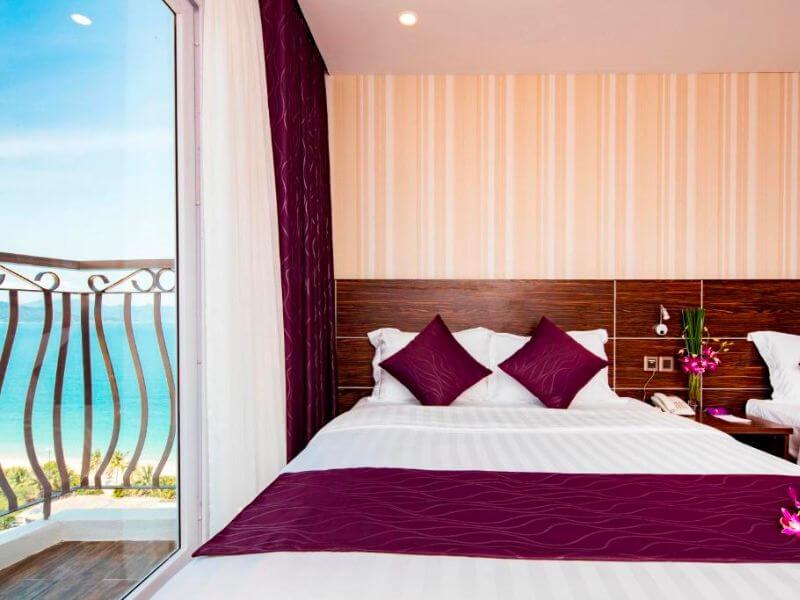 Family Room with Sea View and Balcony